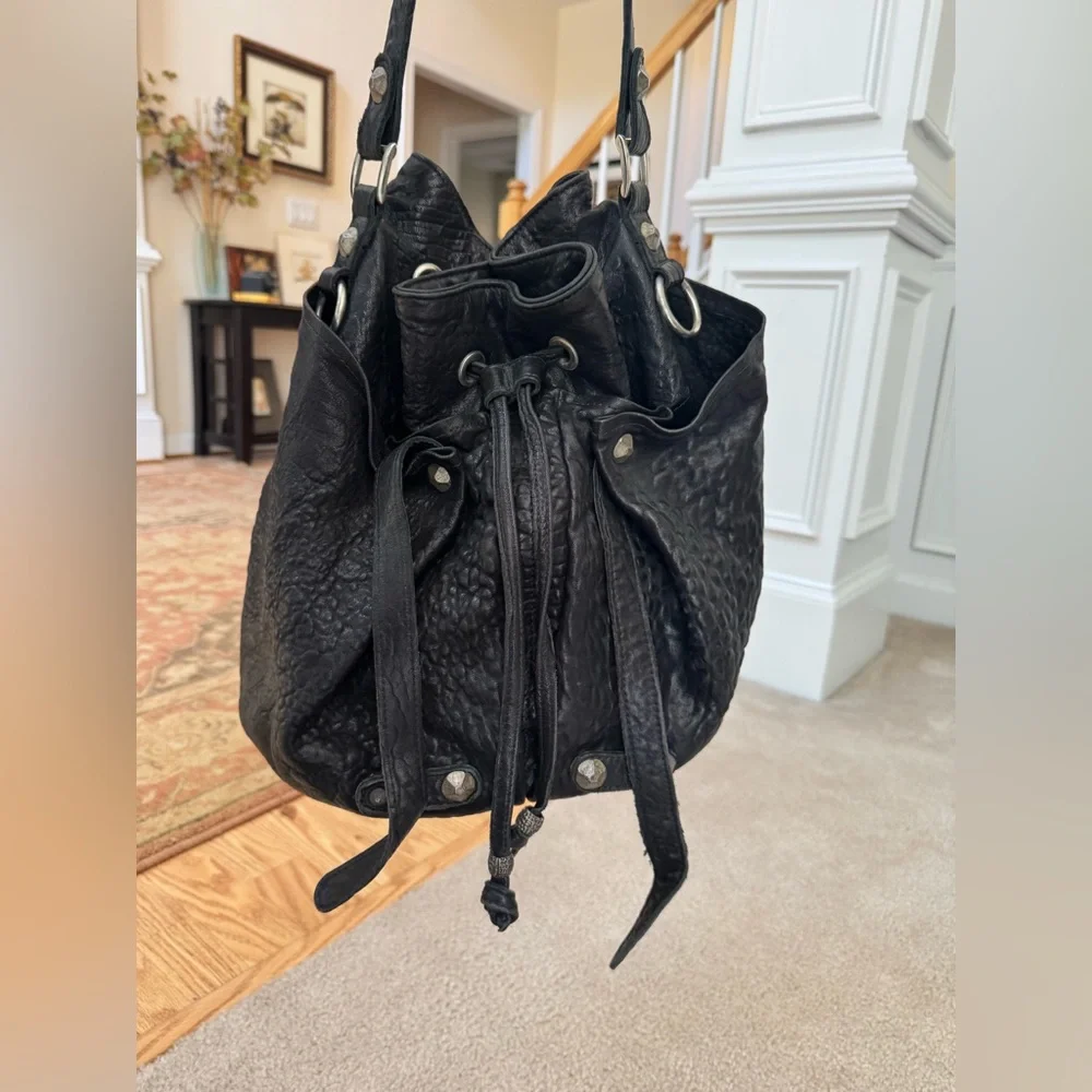 Tylie Malibu black pebbled leather shoulder hobo bag - Picture 4 of 16